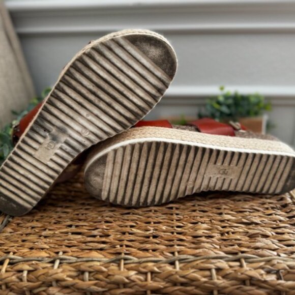 New Directions Lauren Platform Vegan Leather Sandals - Picture 4 of 4